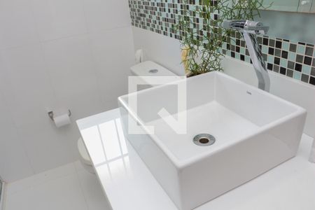 Casa à venda com 140m², 3 quartos e 2 vagasBanheiro