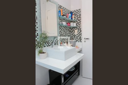 Casa à venda com 140m², 3 quartos e 2 vagasBanheiro