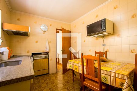 Casa à venda com 180m², 3 quartos e 2 vagasCozinha