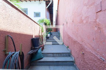 Casa à venda com 350m², 4 quartos e 3 vagas Casa à venda com 350m², 4 quartos e 3 vagasCorredor