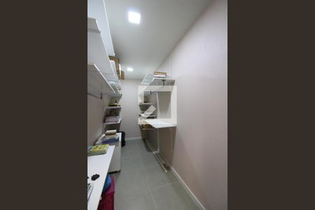 Casa de condomínio à venda com 189m², 4 quartos e 3 vagasCloset