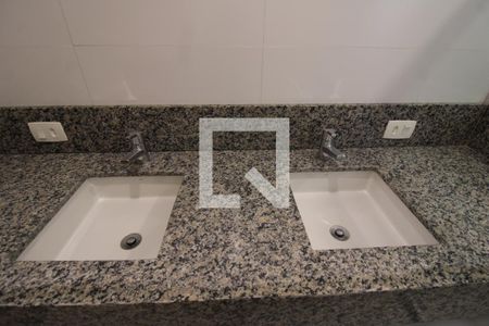 Casa de condomínio à venda com 189m², 4 quartos e 3 vagasBanheiro da Suíte