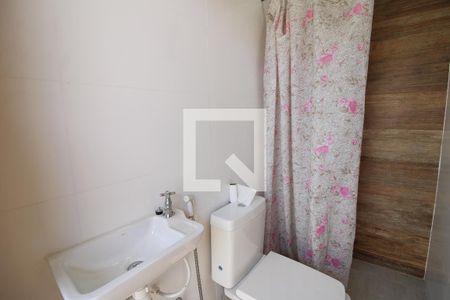 Casa de condomínio à venda com 189m², 4 quartos e 3 vagasBanheiro de Serviço