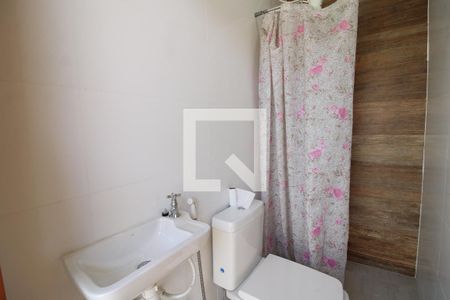 Casa de condomínio à venda com 189m², 4 quartos e 3 vagasBanheiro de Serviço