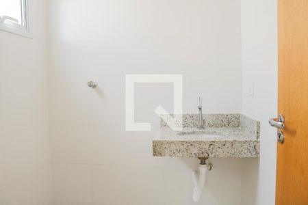 Banheiro da Suíte de apartamento para alugar com 1 quarto, 28m² em Vila Mazzei, São Paulo