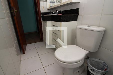 Casa à venda com 174m², 3 quartos e 2 vagas Casa à venda com 174m², 3 quartos e 2 vagasBanheiro Social