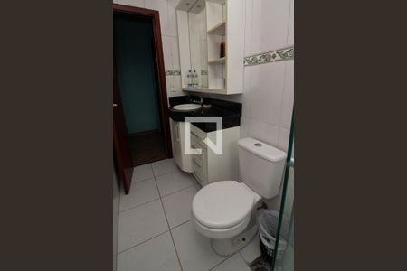 Casa à venda com 174m², 3 quartos e 2 vagas Casa à venda com 174m², 3 quartos e 2 vagasBanheiro Social