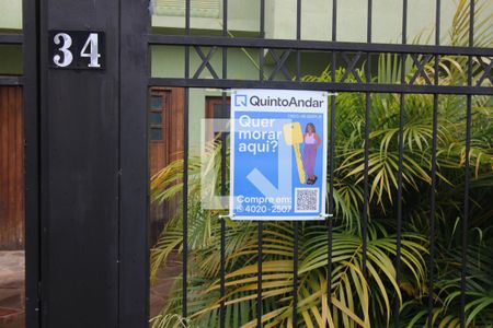 Casa à venda com 174m², 3 quartos e 2 vagas Casa à venda com 174m², 3 quartos e 2 vagasFachada