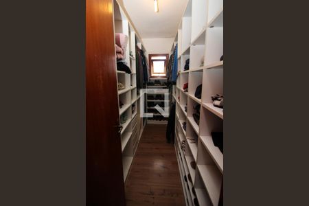 Casa à venda com 174m², 3 quartos e 2 vagas Casa à venda com 174m², 3 quartos e 2 vagasCloset da suíte