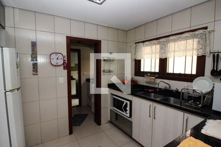 Casa à venda com 174m², 3 quartos e 2 vagas Casa à venda com 174m², 3 quartos e 2 vagasCozinha