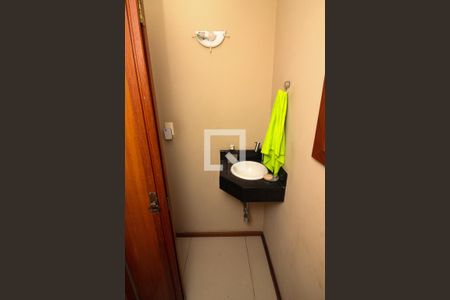 Casa à venda com 174m², 3 quartos e 2 vagas Casa à venda com 174m², 3 quartos e 2 vagasLavabo