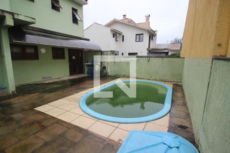 Casa à venda com 174m², 3 quartos e 2 vagas Casa à venda com 174m², 3 quartos e 2 vagasPiscina