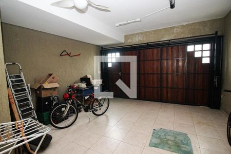Casa à venda com 174m², 3 quartos e 2 vagas Casa à venda com 174m², 3 quartos e 2 vagasGaragem