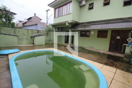 Casa à venda com 174m², 3 quartos e 2 vagas Casa à venda com 174m², 3 quartos e 2 vagasPiscina