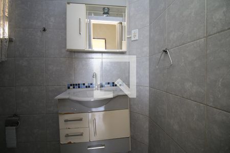 Banheiro de apartamento para alugar com 2 quartos, 40m² em Cordovil, Rio de Janeiro
