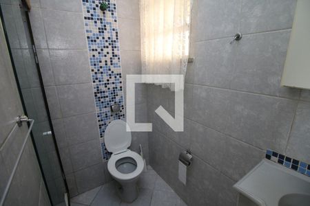 Banheiro de apartamento para alugar com 2 quartos, 40m² em Cordovil, Rio de Janeiro