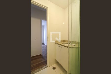 Apartamento à venda com 55m², 2 quartos e 1 vaga Apartamento à venda com 55m², 2 quartos e 1 vagaBanheiro