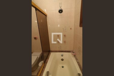 Casa à venda com 495m², 3 quartos e 3 vagasBanheiro da Suíte 2