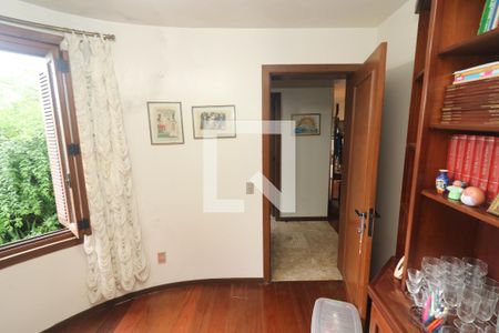 Casa à venda com 495m², 3 quartos e 3 vagasEscritório
