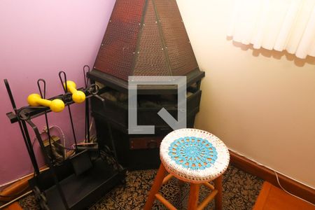 Casa à venda com 495m², 3 quartos e 3 vagasSuíte 1 detalhe -Lareira