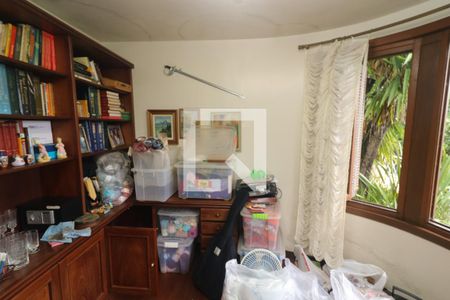 Casa à venda com 495m², 3 quartos e 3 vagasEscritório
