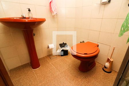 Casa à venda com 495m², 3 quartos e 3 vagasBanheiro de serviço
