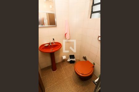 Casa à venda com 495m², 3 quartos e 3 vagasBanheiro de serviço