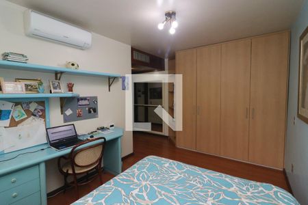 Casa à venda com 495m², 3 quartos e 3 vagasSuíte 2