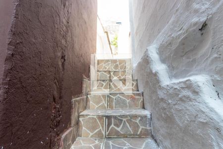 Casa para alugar com 80m², 2 quartos e 1 vagaEscada