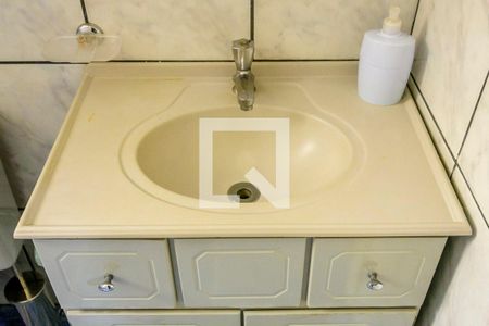 Banheiro de apartamento para alugar com 1 quarto, 63m² em Azenha, Porto Alegre