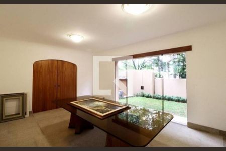 Casa à venda com 4 quartos, 950m² em Jardim Paulista, São Paulo
