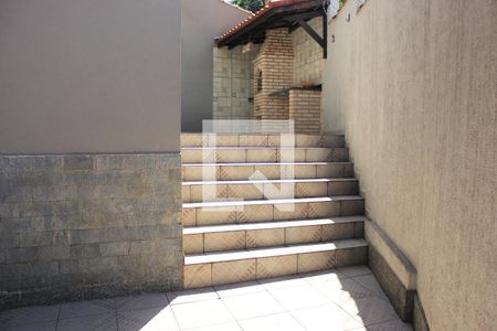 Casa à venda com 150m², 4 quartos e 2 vagasAcesso lateral à garagem