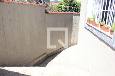 Casa à venda com 150m², 4 quartos e 2 vagasAcesso lateral à garagem