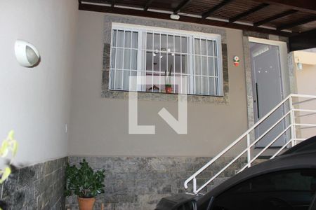 Casa à venda com 150m², 4 quartos e 2 vagasGaragem