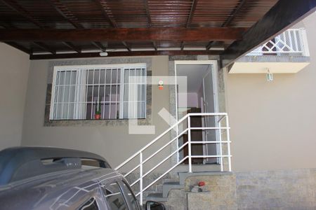 Casa à venda com 150m², 4 quartos e 2 vagasAcesso da sala para garagem