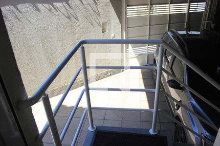 Casa à venda com 150m², 4 quartos e 2 vagasAcesso da sala para garagem