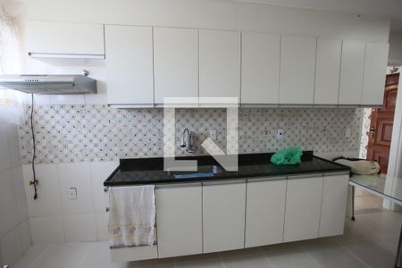 Apartamento para alugar com 71m², 2 quartos e 2 vagas Apartamento para alugar com 71m², 2 quartos e 2 vagasCozinha