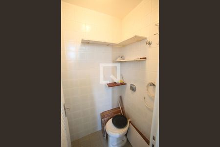 Apartamento para alugar com 71m², 2 quartos e 2 vagas Apartamento para alugar com 71m², 2 quartos e 2 vagasBanheiro de Serviço