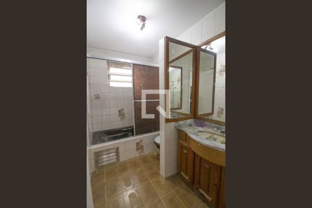 Banheiro da Suíte de casa para alugar com 3 quartos, 330m² em Vila Ipiranga, Porto Alegre