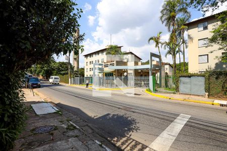 Apartamento para alugar com 54m², 2 quartos e 1 vagaFachada do condomínio e rua