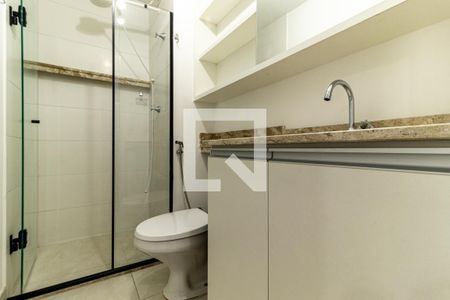 Banheiro de kitnet/studio para alugar com 1 quarto, 28m² em Santa Ifigênia, São Paulo
