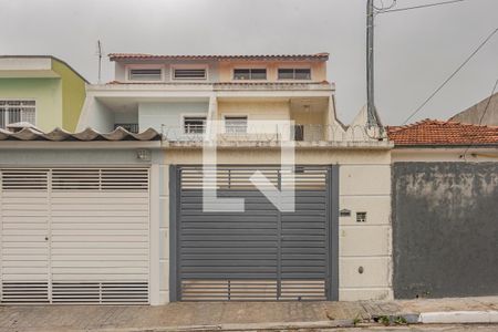 Casa à venda com 180m², 3 quartos e 2 vagas Casa à venda com 180m², 3 quartos e 2 vagasFachada