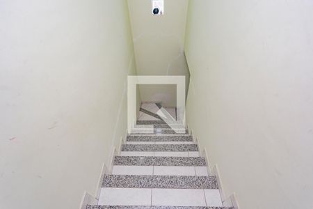 Casa à venda com 180m², 3 quartos e 2 vagas Casa à venda com 180m², 3 quartos e 2 vagasEscada