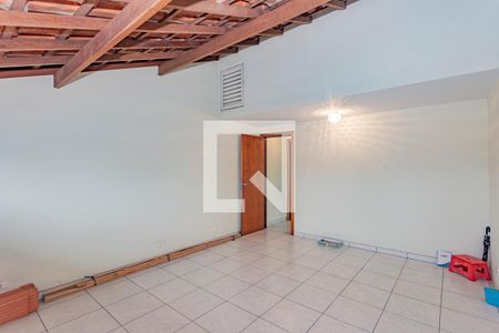 Casa à venda com 180m², 3 quartos e 2 vagas Casa à venda com 180m², 3 quartos e 2 vagasSotão
