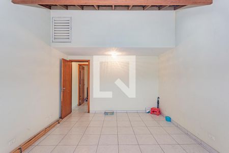 Casa à venda com 180m², 3 quartos e 2 vagas Casa à venda com 180m², 3 quartos e 2 vagasSotão