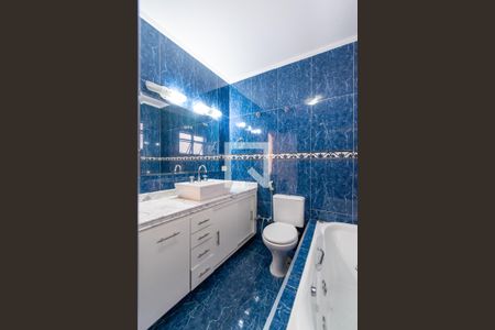 Casa à venda com 204m², 3 quartos e 4 vagasBanheiro da Suíte 2