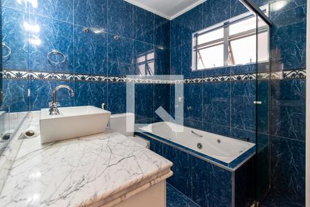 Casa à venda com 204m², 3 quartos e 4 vagasBanheiro da Suíte 2