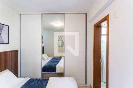 Armário da Suíte 1 de apartamento para alugar com 2 quartos, 80m² em Lourdes, Belo Horizonte