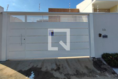 Casa à venda com 200m², 4 quartos e 4 vagasPLACA INSTALADA NA FACHADA