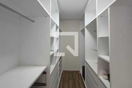 Casa à venda com 200m², 4 quartos e 4 vagasCloset da suíte